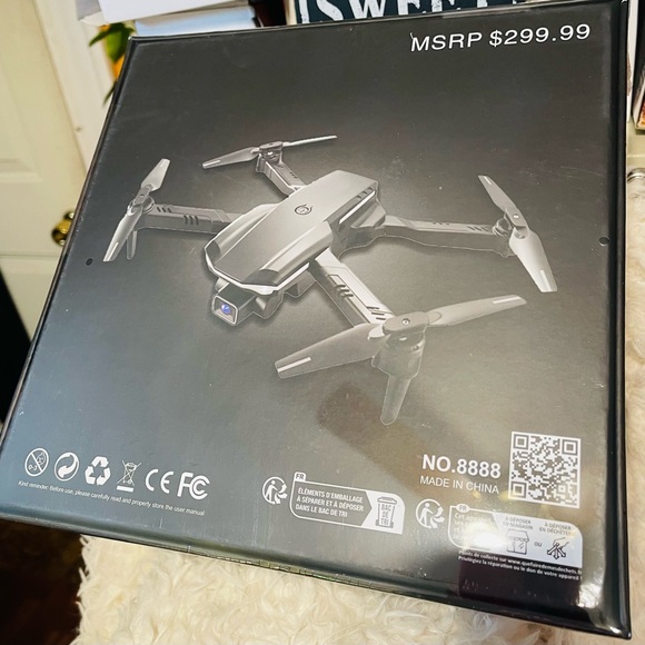 Foldable Black Drone with Camera - Picture 4 of 5